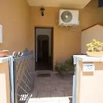 5 Minutes From The Seafront -apartment & Garden شقة أولبيا