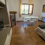 5 Minutes From The Seafront -apartment & Garden شقة