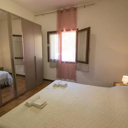 5 Minutes From The Seafront -apartment & Garden Apartment *