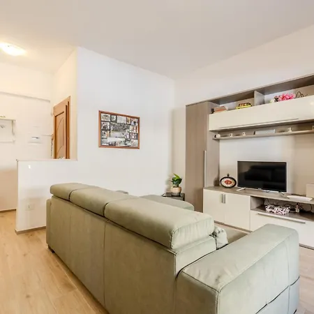5 Minutes From The Seafront -apartment & Garden Appartement