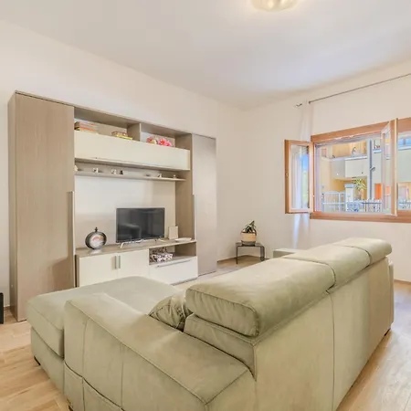 5 Minutes From The Seafront -apartment & Garden