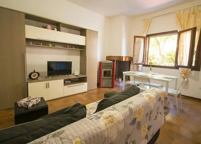 5 Minutes From The Seafront -apartment & Garden * オルビア