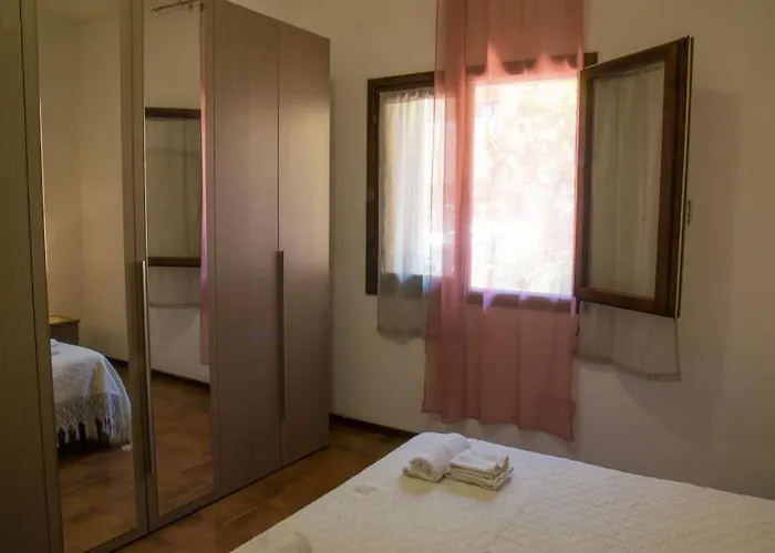 5 Minutes From The Seafront -apartment & Garden * オルビア